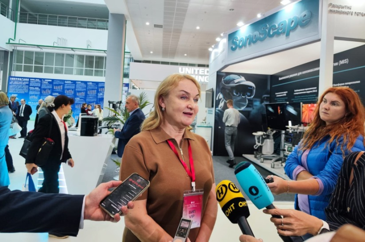 Ирина Абельская приняла участие в торжественном открытии выставки китайского медицинского оборудования в «Великом камене»