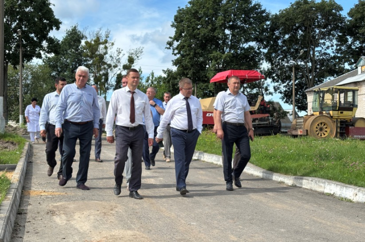 Член Совета Республики А. Максимчук в рамках проведения областного штаба подготовки к областному фестивалю-ярмарке тружеников села «Дожинки-2025», посетил г. Белоозерск Брестской области.