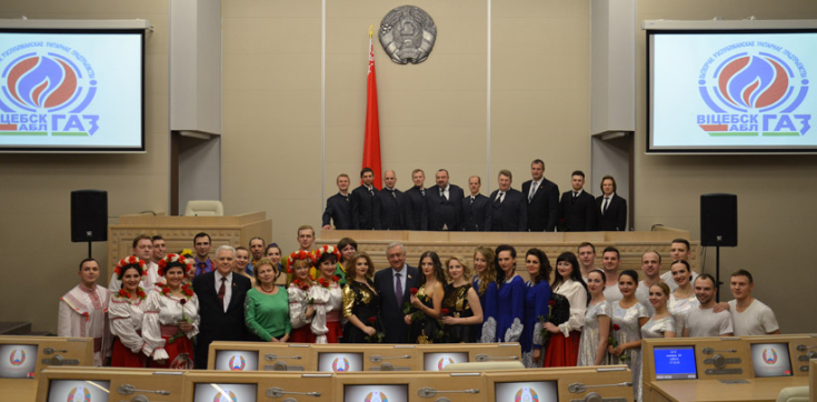 М.Мясникович поздравил членов Президиума Совета Республики и работников Cекретариата с
наступающими новогодними праздниками