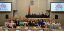 М.Мясникович поздравил членов Президиума Совета Республики и работников Cекретариата с
наступающими новогодними праздниками