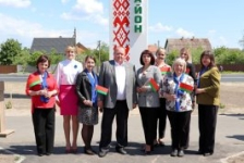 Член Совета Республики В.Хроленко принял участие в открытии стелы с госсимволикой