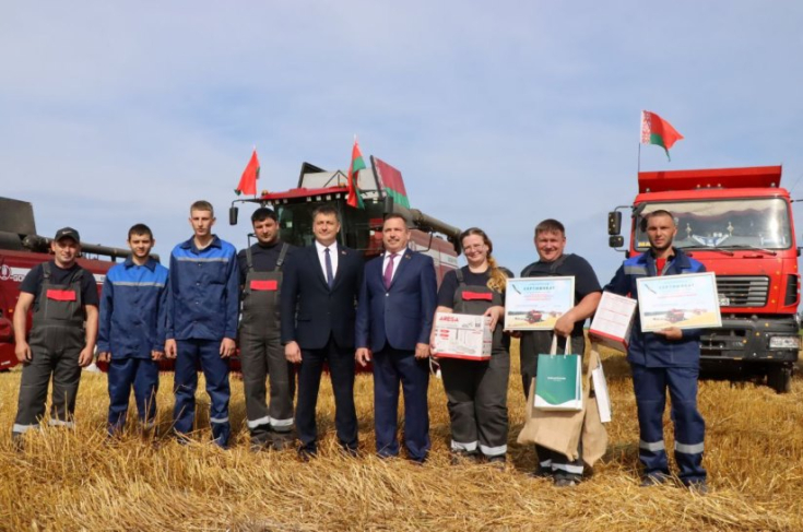 Член Совета Республики В.Ананич принял участие в чествовании передовиков уборочной кампании
