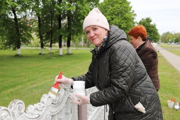 Член Совета Республики Е.Журавлева приняла участие в субботнике по благоустройству городских поселков и агрогородков