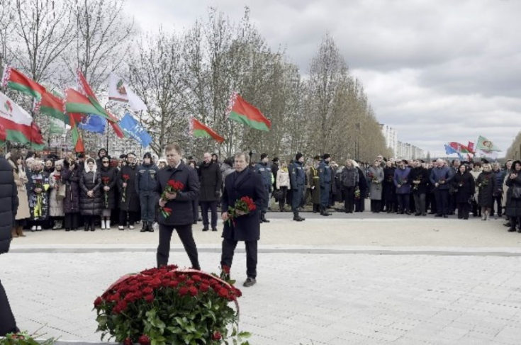 Члены Совета Республики Сергей Сивец и Олег Руммо приняли участие в памятных мероприятиях в мемориальном комплексе «Тростенец», посвященных Международному дню освобождения узников фашистских концлагерей.
