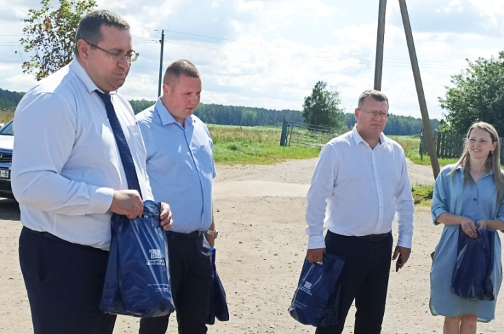 И.Сергеев поблагодарил участников студенческого отряда за их труд