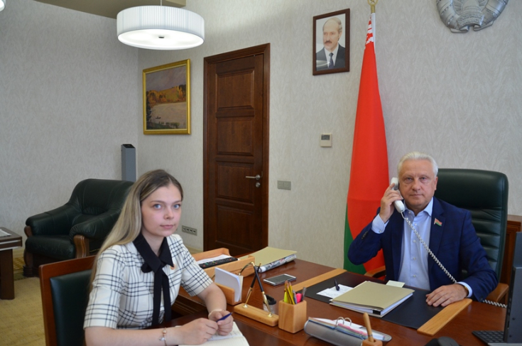 Член Президиума Совета Республики Сергей Рачков провел «прямую телефонную линию»