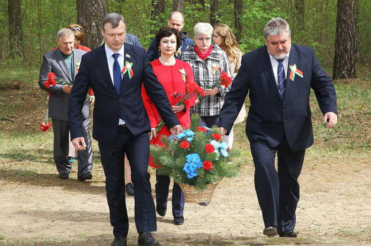 Член Совета Республики О.Романов принял участие в
акции «Беларусь помнит»