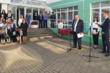 Член Совета Республики В.Хроленко поздравил парохонских школьников с Днем знаний