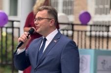 Член Совета Республики И.Икан поздравил учеников и учителей специальной школы № 11 г. Минска с началом учебного года