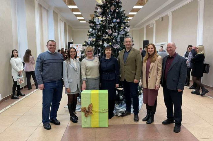 Член Совета Республики Т.Шатликова приняла участие в благотворительной акции «Елка желаний»