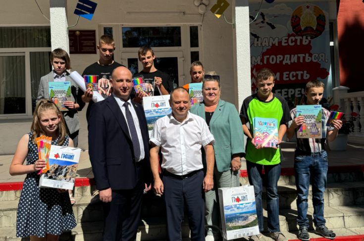 Член Совета Республики Э.Гаврилкович принял участие в благотворительной акции «Соберем детей в школу»