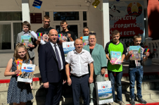 Член Совета Республики Э.Гаврилкович принял участие в благотворительной акции «Соберем детей в школу»