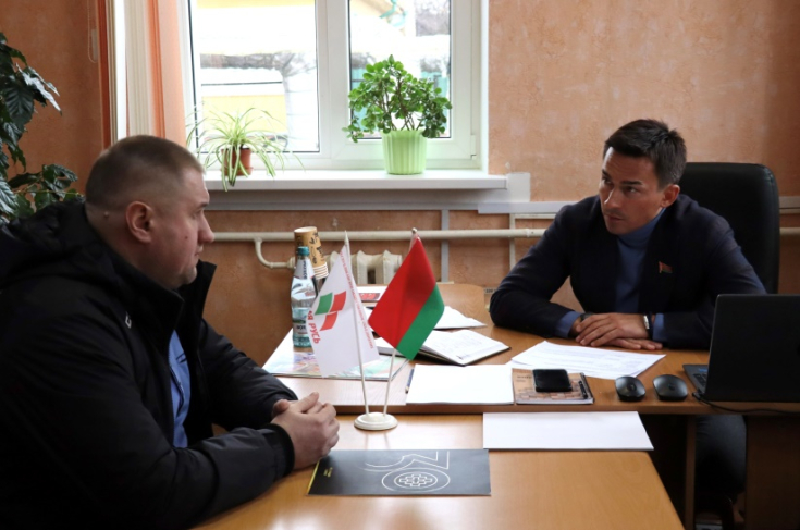 Член Совета Республики Д.Басков провел прием граждан в Пинске