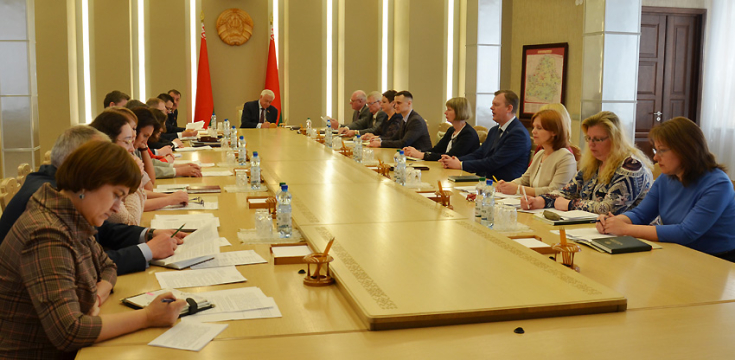 М.Мясникович провел заседание Президиума Совета Республики