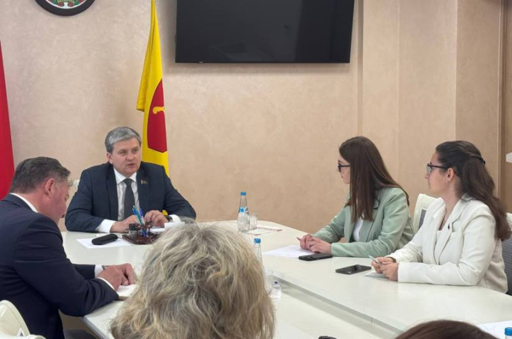 Член Совета Республики И.Луцкий провел информационную встречу в Пинском горисполкоме