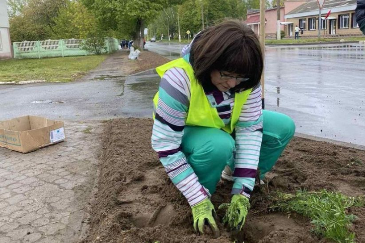Член Совета Республики Т.Красовская приняла участие в депутатском субботнике
