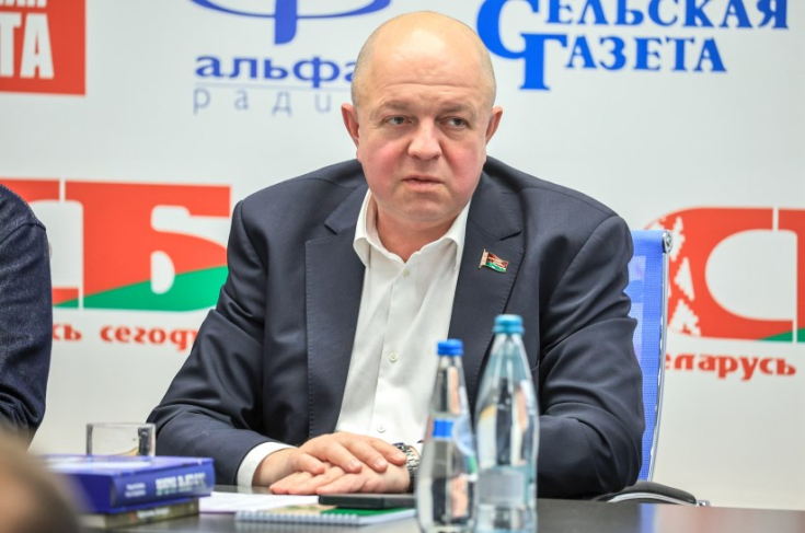 Дмитрий Жук провел встречу с представителями трудовых коллективов Московского района г. Минска