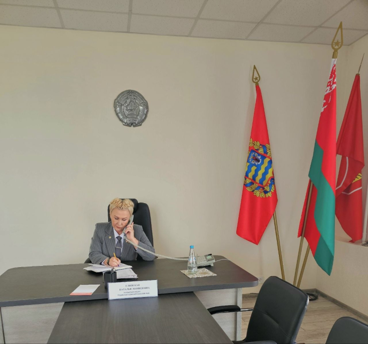 Наталья Глинская провела прямую телефонную линию и личный прием граждан