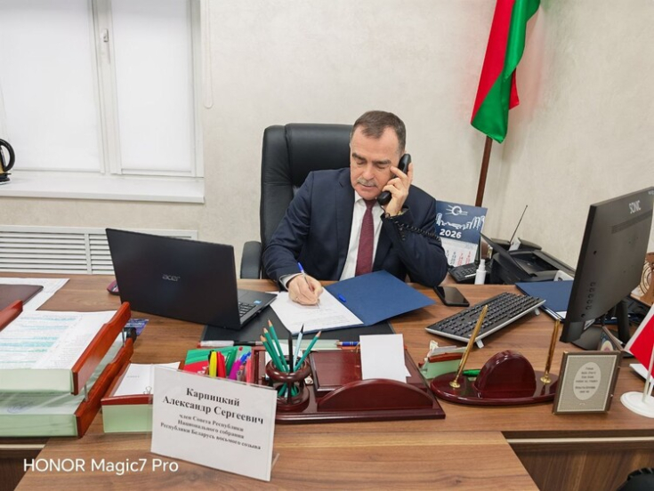 Александр Карпицкий провёл приём граждан и «прямую телефонную линию»