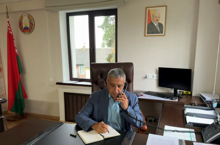 Член Совета Республики Г.Барсамян провел прямую телефонную линию