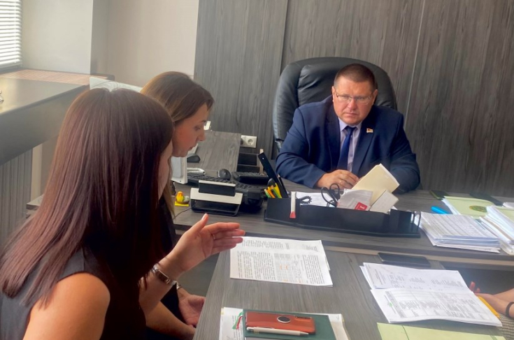 Член Совета Республики П.Ошурик провел личный прием граждан