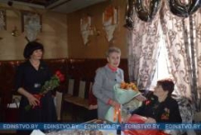 Член Совета Республики Е.Зябликова поздравила с 100-летним юбилеем жительницу г. Борисова