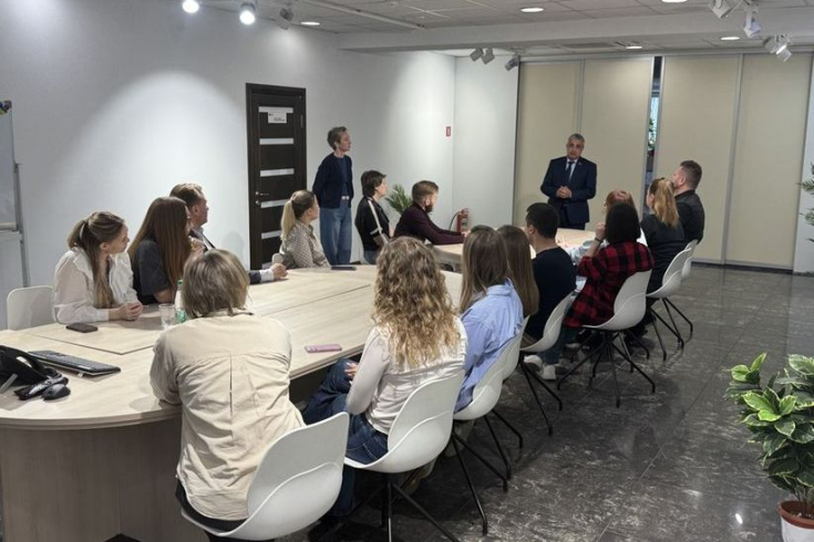 Член Совета Республики Г.Барсамян встретился с трудовым коллективом