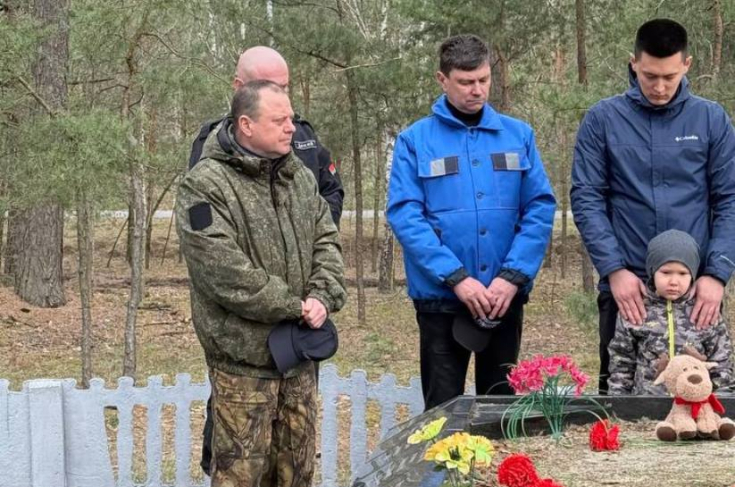 Э.Гаврилкович принял участие в наведении порядка в местах воинских захоронений