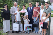 Для ярких школьных дней: Валентин Байко присоединился к акции «Соберём портфель вместе»