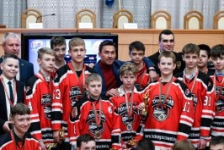 Дмитрий Басков вручил 
золотые медали победителям 
«Золотой шайбы»
