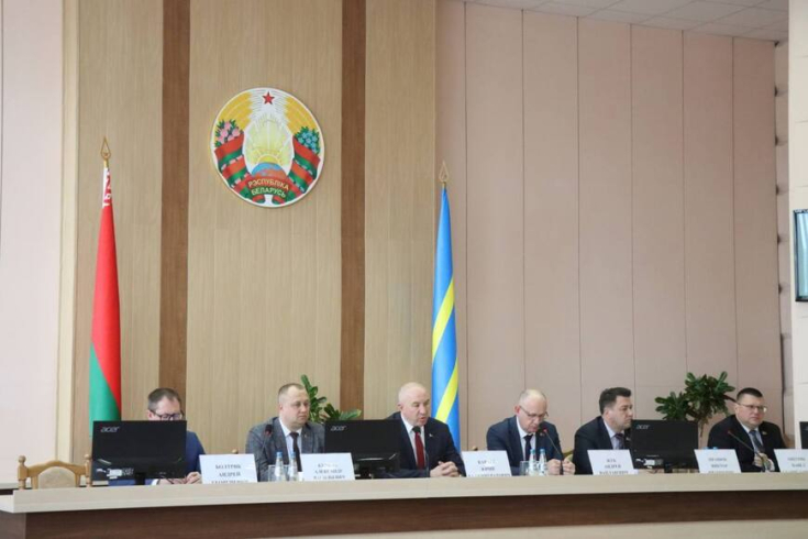 Павел Ошурик совместно с председателем Гродненского облисполкома и иным руководящим составом принял участие в г.п. Кореличи в заседании организационного штаба по подготовке и проведению областного фестиваля-ярмарки тружеников села «Дожинки»