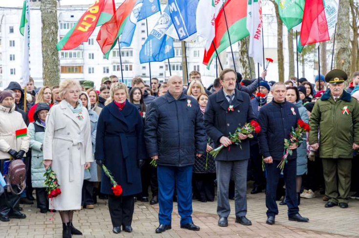«Символ величайшей трагедии и невероятной стойкости людей». Член Совета Республики Е.Фурс приняла участие в памятном митинге