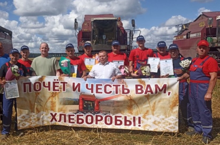 Член Совета Республики Ю.Васильцов принял участие в чествовании хлеборобов