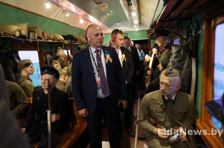 Член Совета Республики А.Жамойда посетил передвижной музей «Поезд Победы»