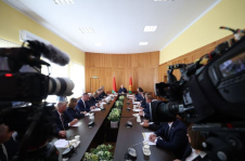 Член Совета Республики Ю.Васильцов принял участие в совещании
под руководством Главы государства
