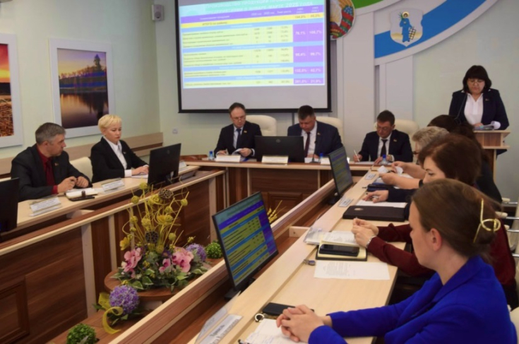 Член Совета Республики Н.Маркович приняла участие в плановом заседании Ушачского райисполкома