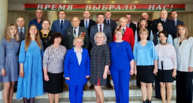 В Праздник труда в Ушачах открыли обновлённую Доску почета