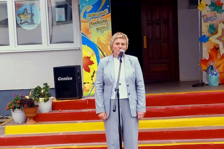 «Это не просто благотворительность — это наша общая ответственность перед будущим поколением». Елена Фурс поздравила детей из многодетных и малоимущих семей с Днем знаний