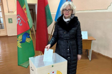 Член Совета Республики И.Левкович приняла участие в досрочном голосовании.