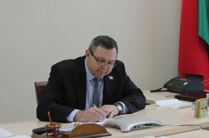 Сенатор Ф.Яшков провел личный прием граждан