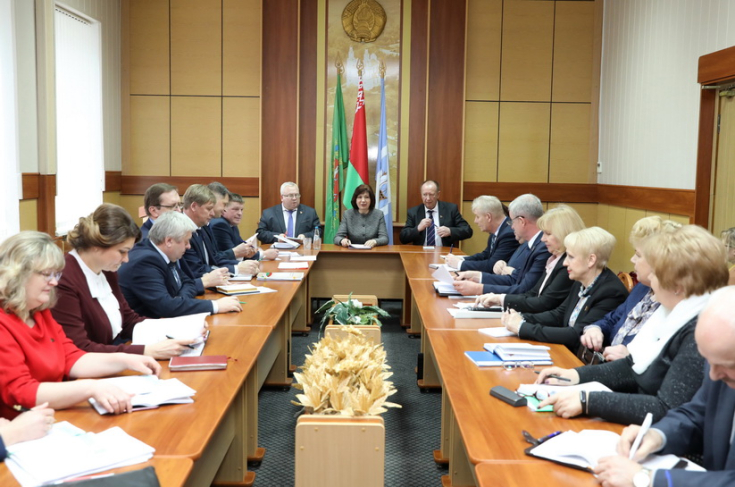 Н.Кочанова провела встречу с председателями городских
и районных Советов депутатов Витебской области