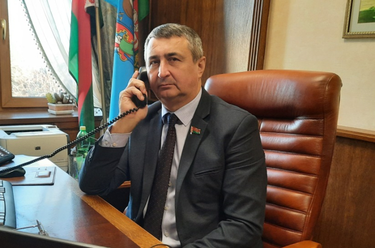 Член Совета Республики О.Жингель провел прямую телефонную линию и личный прием граждан