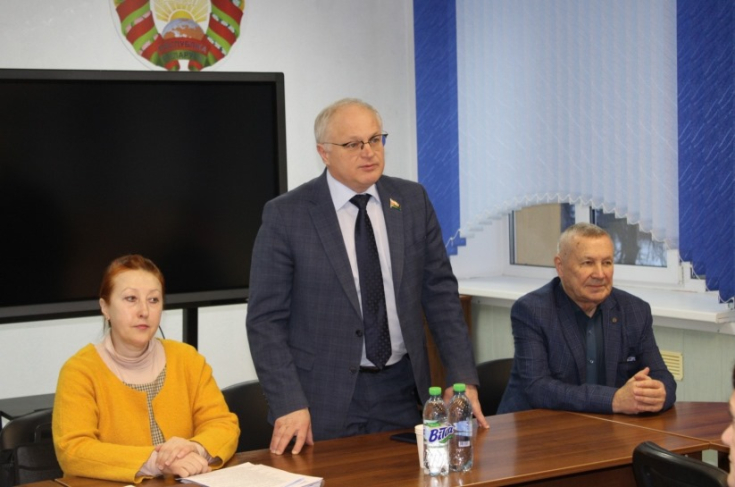 Член Совета Республики Ю.Деркач принял участие в профсоюзном правовом приеме в г. Городке Витебской области