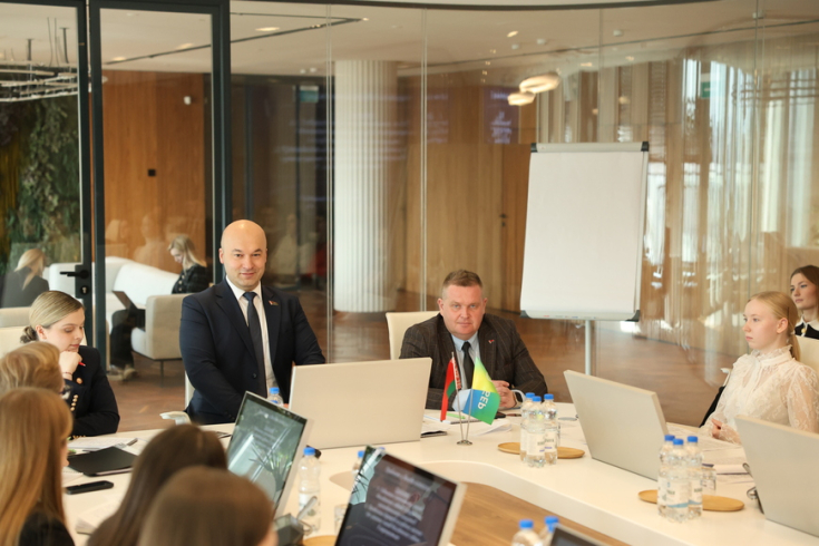 Член Президиума Совета Республики Роман Бродов встретился с членами Молодежного совета при Совете Республики Национального собрания Республики Беларусь и молодежным активом ОАО «Сбер Банк»