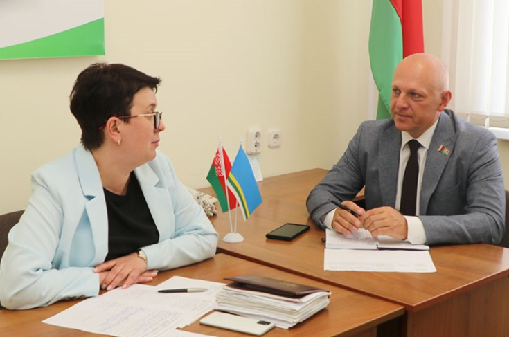 Член Совета Республики А.Жамойда провел личный прием граждан и прямую телефонную линию