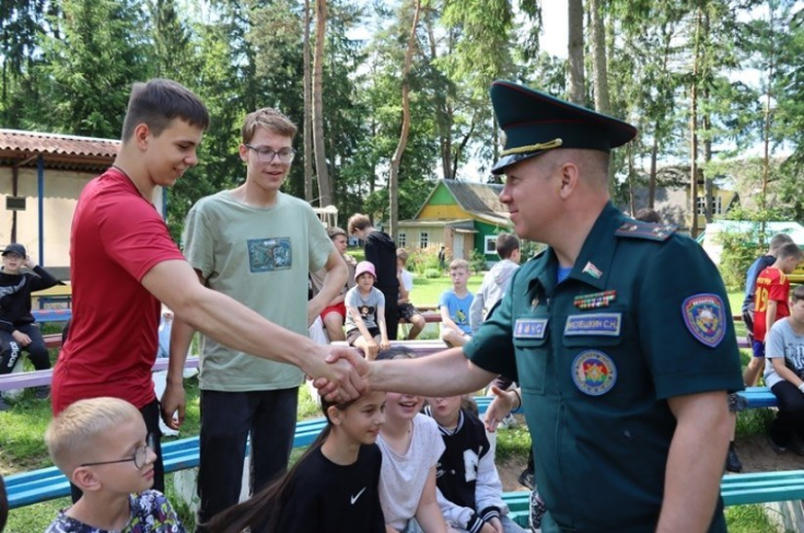 Член Совета Республики С.Мелешкин провел встречу с детьми в оздоровительном лагере «Спартаковец»