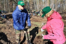 Член Совета Республики А.Неверов 
принял участие в акции «Неделя леса — 2021» 
