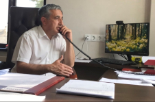 Член Совета Республики
Г.Барсамян провел
прямую телефонную линию
