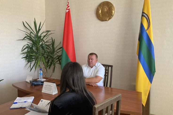 Член Совета Республики Ю.Васильцов провел прямую телефонную линию и личный прием граждан