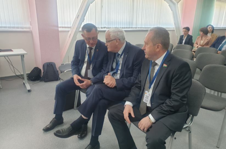 Член Совета Республики Ю.Наркевич провел встречу с председателем Правительства Пензенской области